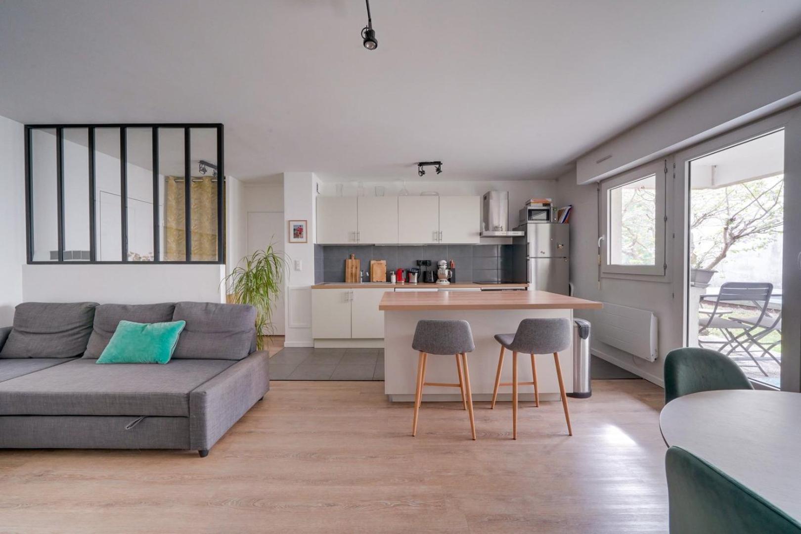 Apartament Pleasant Flat In Bordeaux With Terrace And Parking Zewnętrze zdjęcie