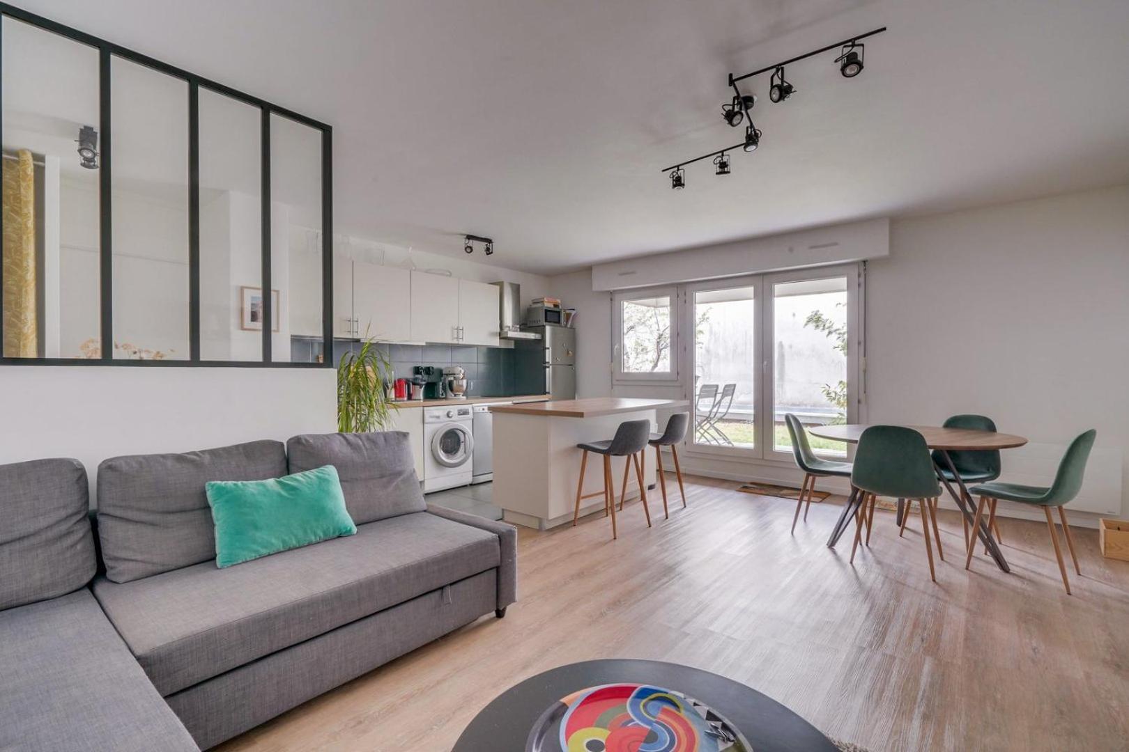 Apartament Pleasant Flat In Bordeaux With Terrace And Parking Zewnętrze zdjęcie