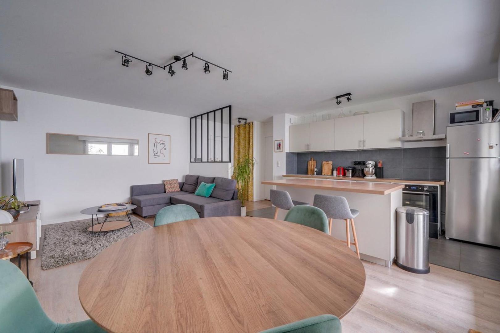 Apartament Pleasant Flat In Bordeaux With Terrace And Parking Zewnętrze zdjęcie