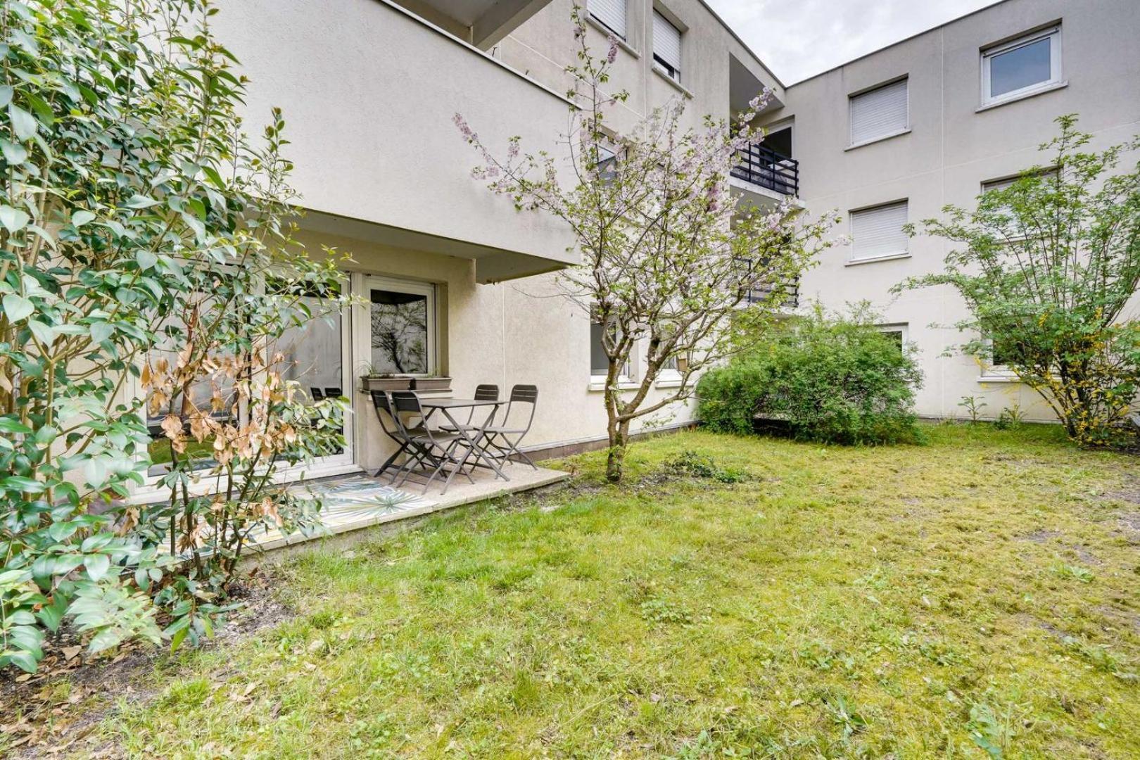 Apartament Pleasant Flat In Bordeaux With Terrace And Parking Zewnętrze zdjęcie